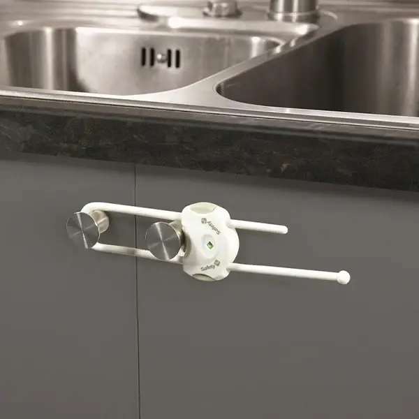 Блокирующее устройство для створчатых дверей Safety Cabinet Slide Lock