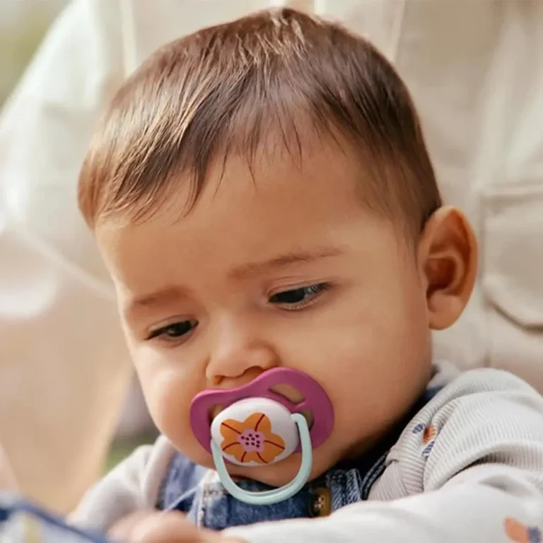 Пустышка Philips Avent Ultra Air Happy Цветочек Божья коровка SCF080/27 6-18мес 2 шт