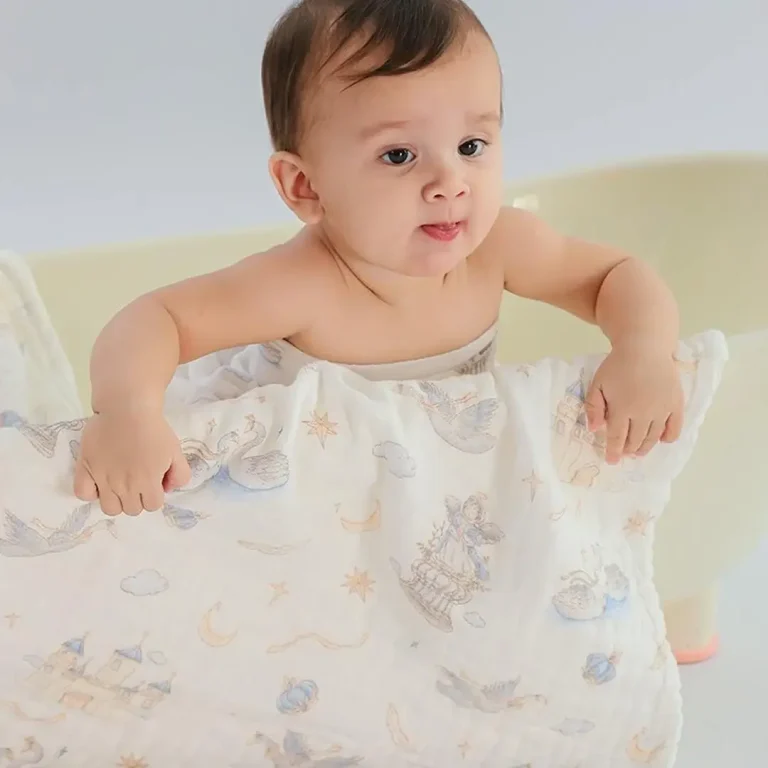 Муслиновая пеленка полотенце с салфеткой Baby bathtowel Ангел в небе
