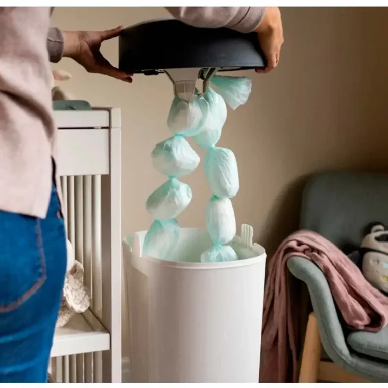 Утилизатор подгузников Tommee Tippee + 3 шт накопителя для использованных подгузников Twist & Click