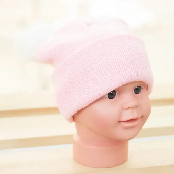 Шапка с белыми помпонами однотонная