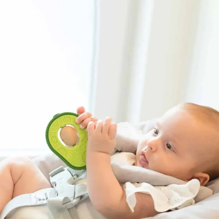 Прорезыватель силиконовый Nuby Авокадо 3+ мес
